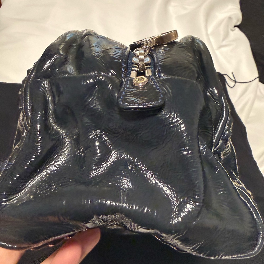 Authentic Chanel Navy Patent Bowling Bag
Chain Straps & Details zipper closure - Picture 15 of 16